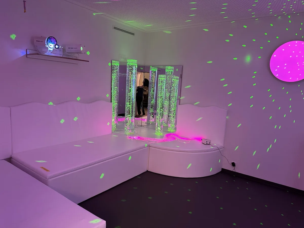 Blick in den Snoezelen-Raum.